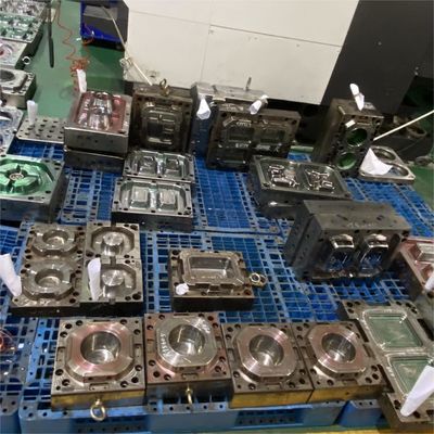 Custom Hot Tip Plastic Injection Mold Enhancing Surface Finishes For Smooth Edges